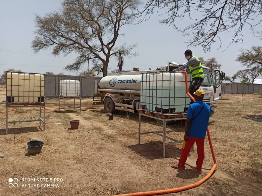 Remplissage par CAMWATER le dimanche 31 mai 2020 des Cubitainers installés sur le Campus de Kongola-Djoulgouff-Kodek