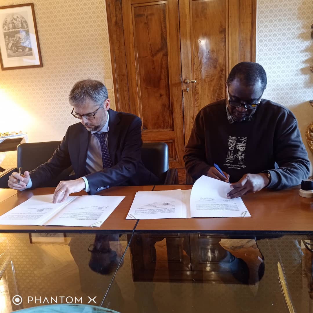 Le Prof Idrissou Alioum, Recteur de l'Université de Maroua et le Prof. Valerio de Cesaris, Recteur de l'Università per Stranieri di Perugia