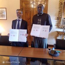 Le Prof Idrissou Alioum, Recteur de l'Université de Maroua et le Prof. Valerio de Cesaris, Recteur de l'Università per Stranieri di Perugia ont signé ce vendredi 19 avril 2024, un accord cadre de partenariat ciblant la mobilité des étudiants et des enseignants ainsi que les publications et les manifestations scientifiques conjointes. 